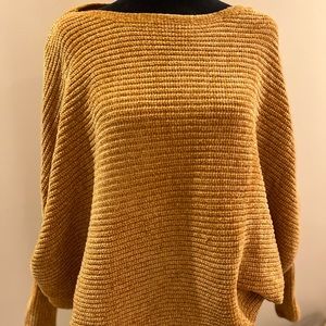 FAVLUX gold chenille sweater. Drop shoulder. Size M. Great condition.